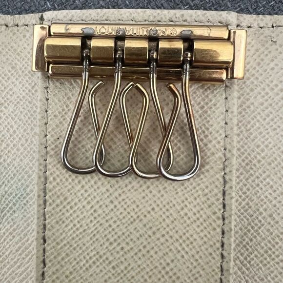 LOUIS VUITTON Damier Azur Key Case - Picture 13 of 13
